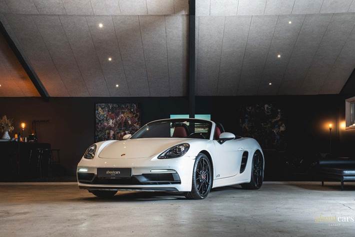 Hvid Porsche 718 Boxster GTS fra 2019 set udefra