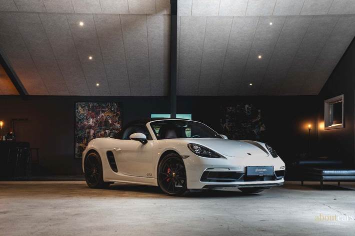 Hvid Porsche 718 Boxster GTS fra 2019 set udefra