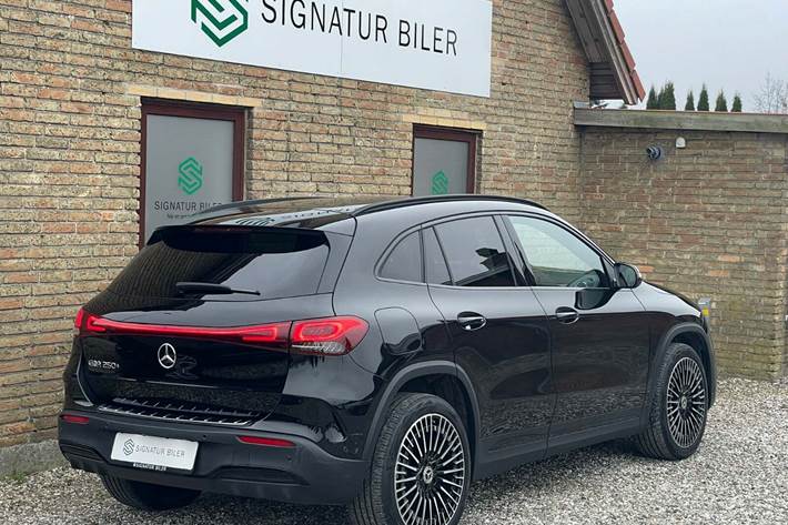 Sort Mercedes EQA250+ fra 2023