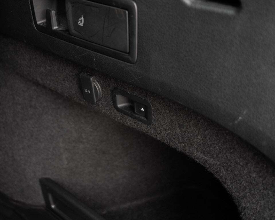 Blå VW Passat fra 2021