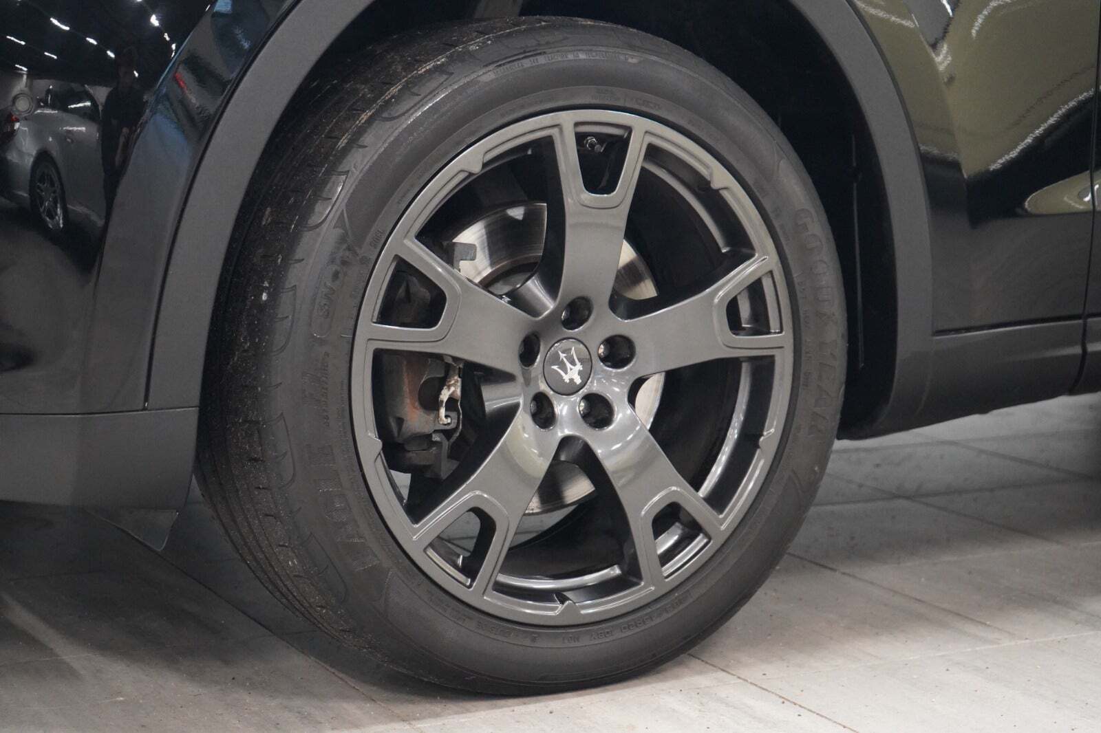 Sort Maserati Levante fra 2018