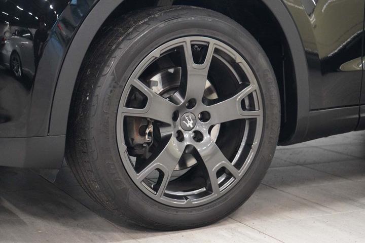 Sort Maserati Levante fra 2018