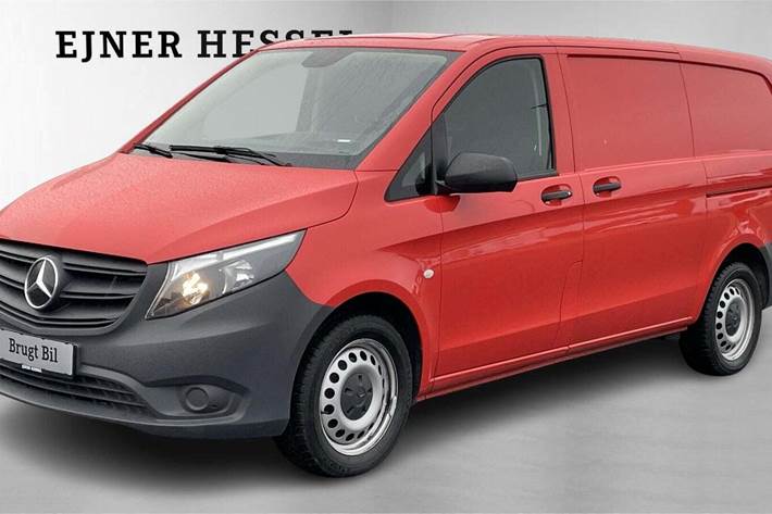 Rød Mercedes Vito 114 fra 2022