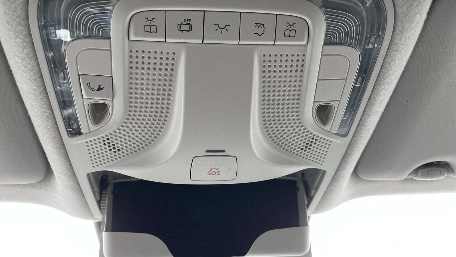 Rød Mercedes Vito 114 fra 2022