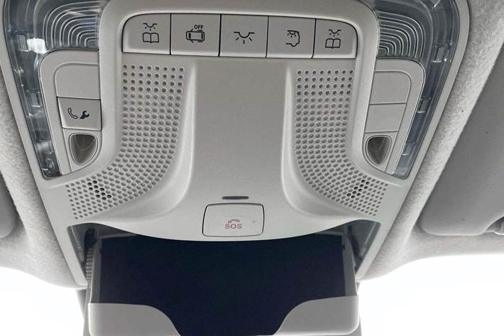 Rød Mercedes Vito 114 fra 2022