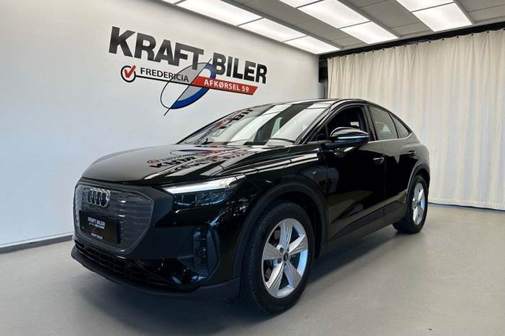 Sort Audi Q4 e-tron fra 2022 set udefra