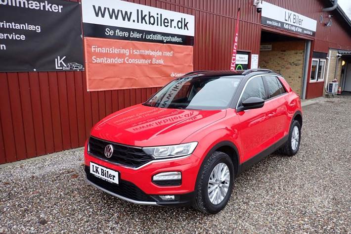 Rød VW T-Roc fra 2019 set udefra