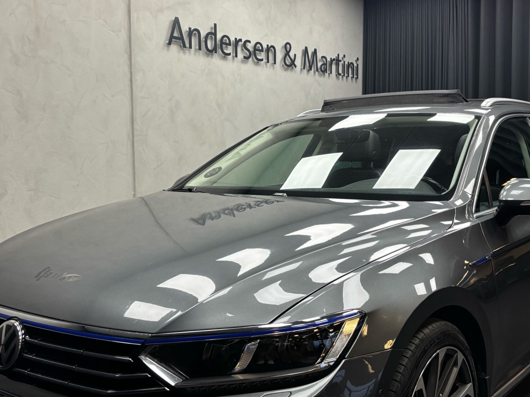 Grå VW Passat fra 2017