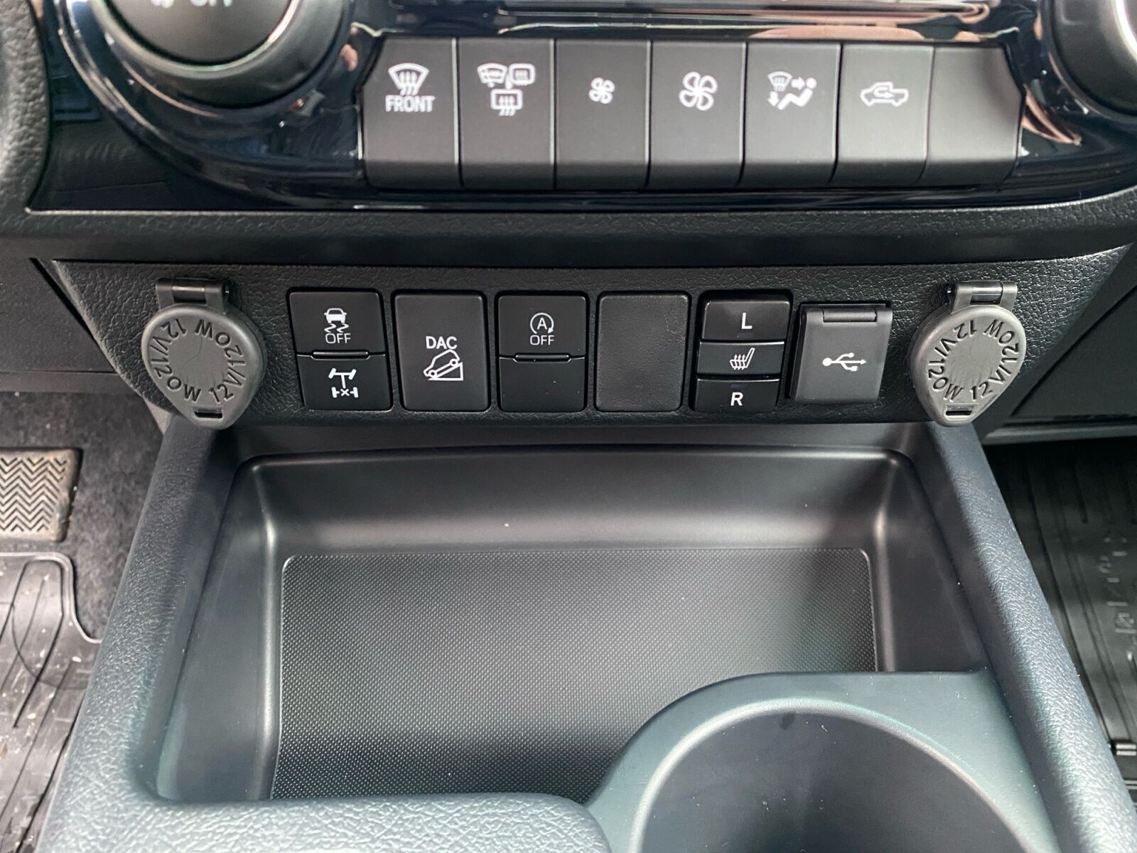 Bronze Toyota HiLux fra 2025