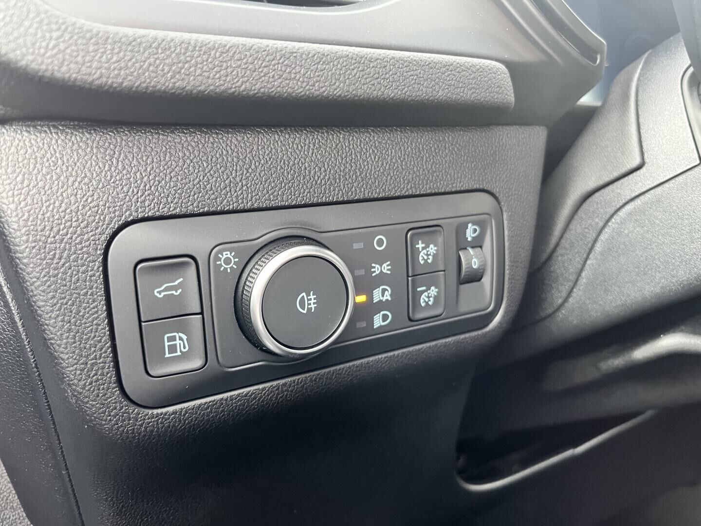 Hvid Ford Kuga fra 2025