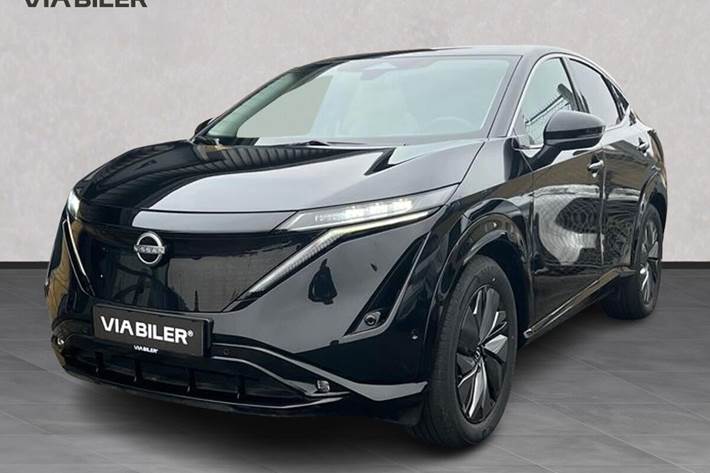Sort Nissan Ariya fra 2025 set udefra