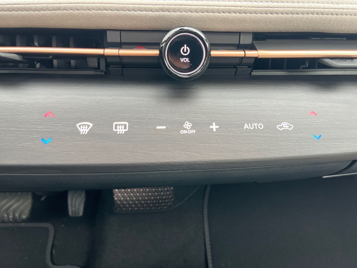 Sort Nissan Ariya fra 2025