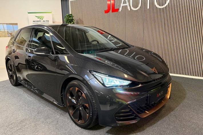 Grå Cupra Born fra 2022 set udefra