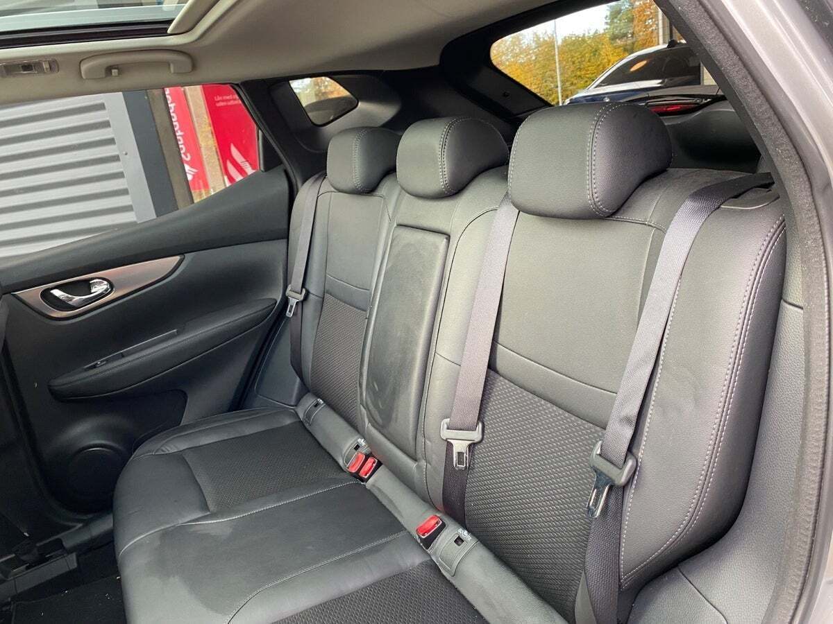 Sølv Nissan Qashqai fra 2018