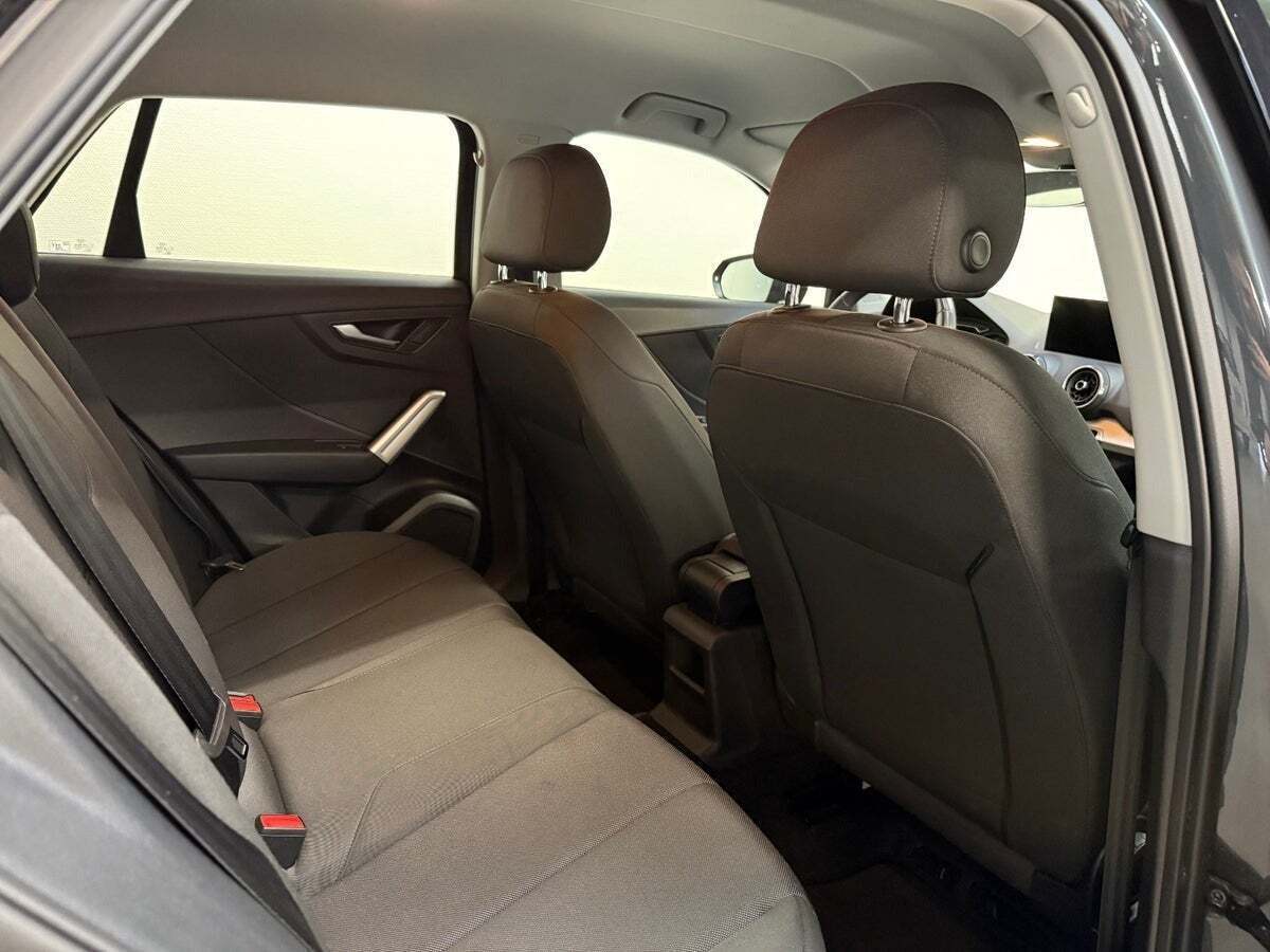 Grå Audi Q2 fra 2021