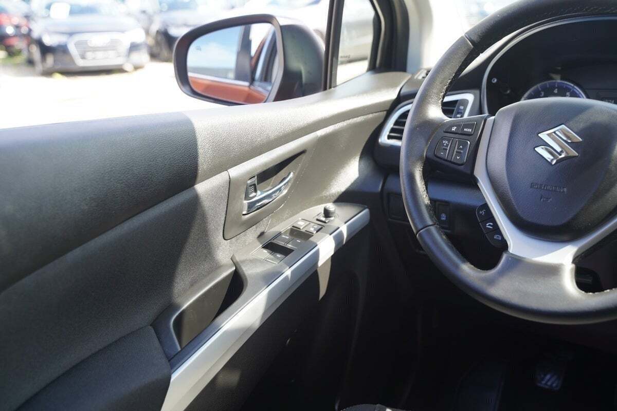Bronze Suzuki S-Cross fra 2018