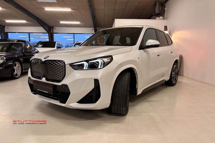 Hvid BMW iX1 fra 2024