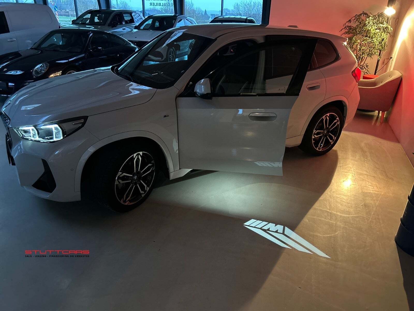 Hvid BMW iX1 fra 2024