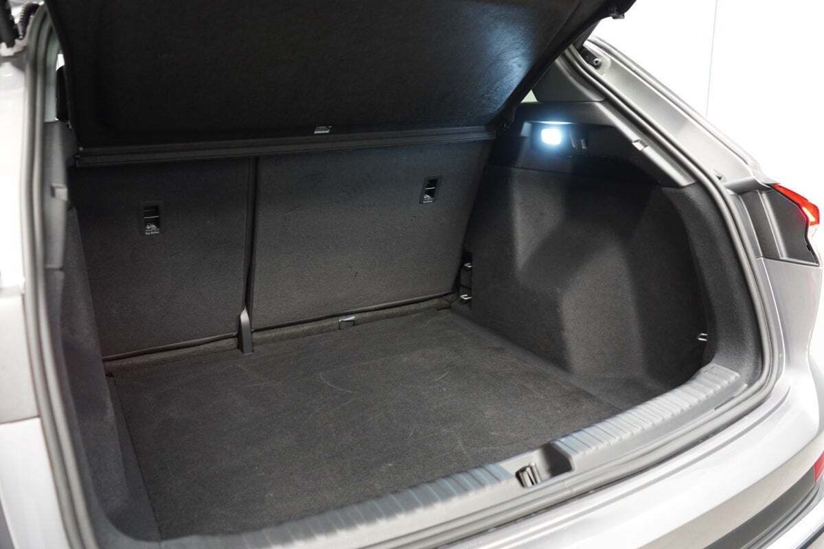 Grå Audi Q4 e-tron fra 2023