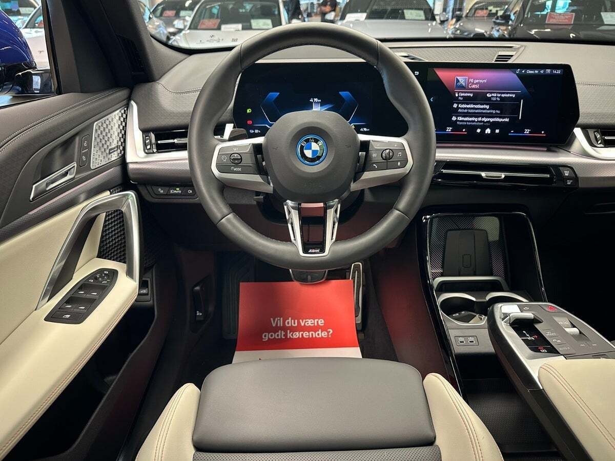 Blå BMW iX2 fra 2024