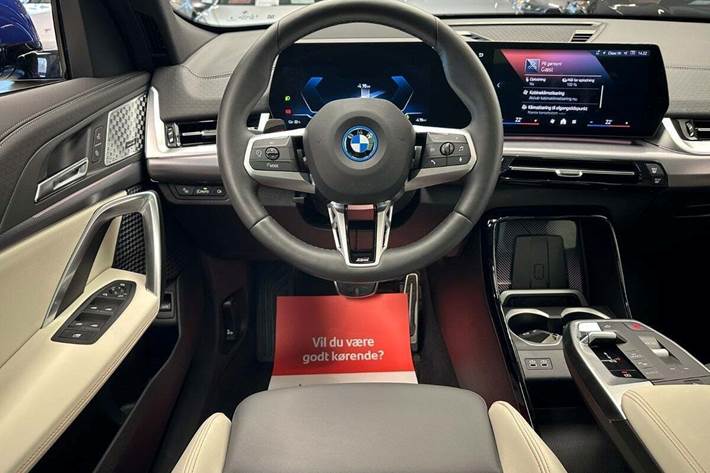 Blå BMW iX2 fra 2024