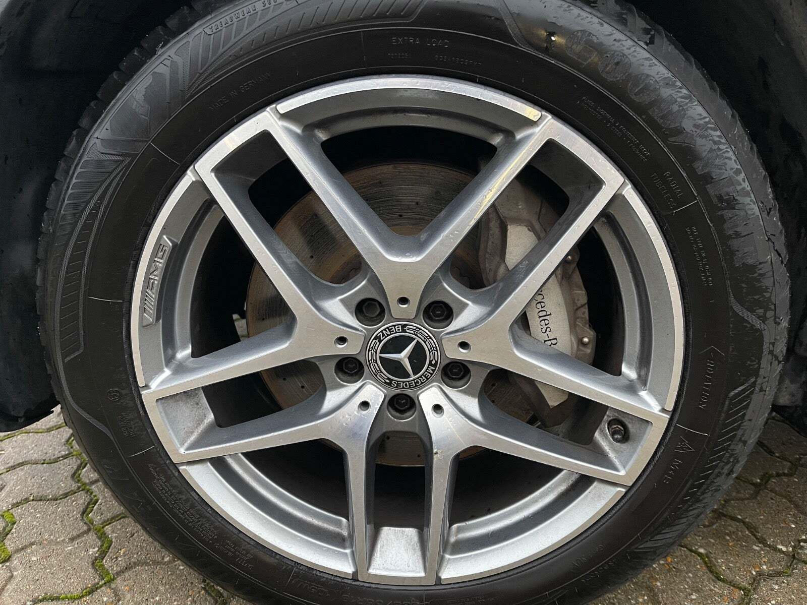 Grå Mercedes GLC350 d fra 2018