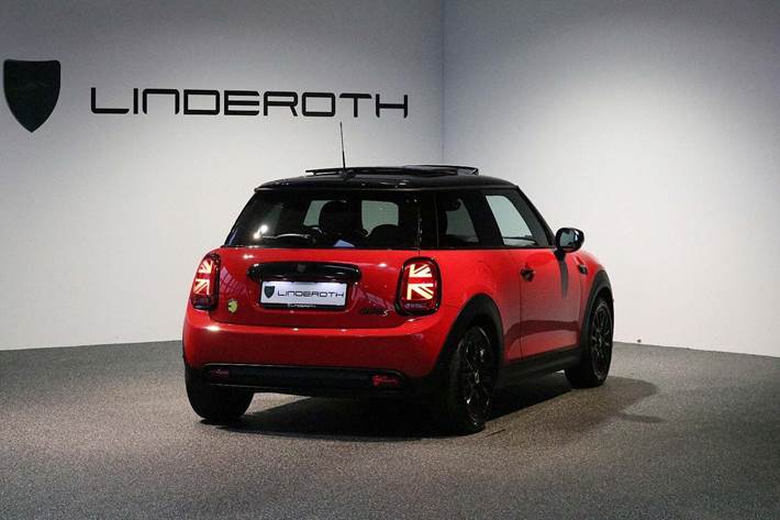 Rød Mini Cooper SE fra 2023