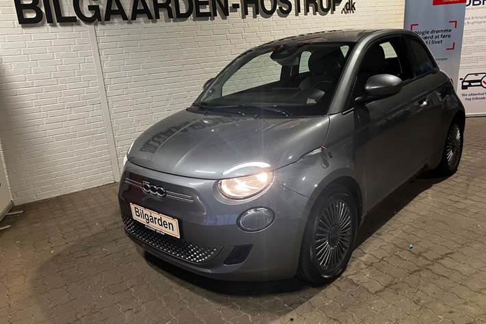 Grå Fiat 500e fra 2022 set udefra