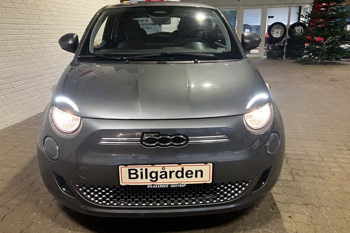 Grå Fiat 500e fra 2022