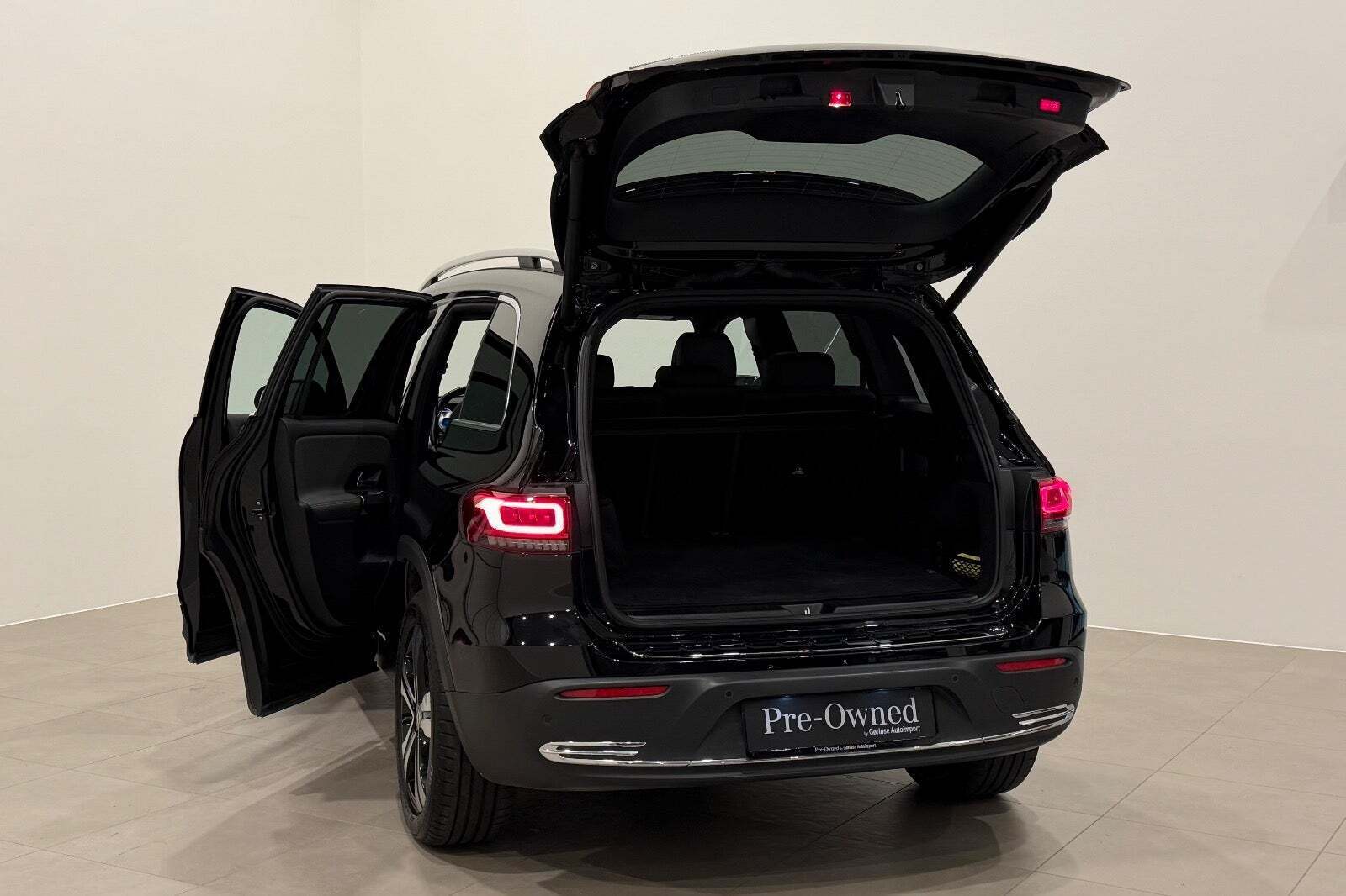 Sort Mercedes EQB300 fra 2022