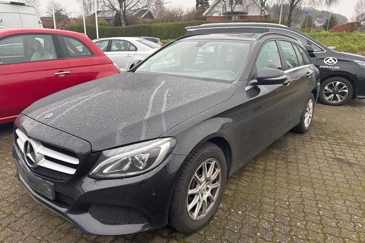 Sort Mercedes C220 d fra 2018 set udefra