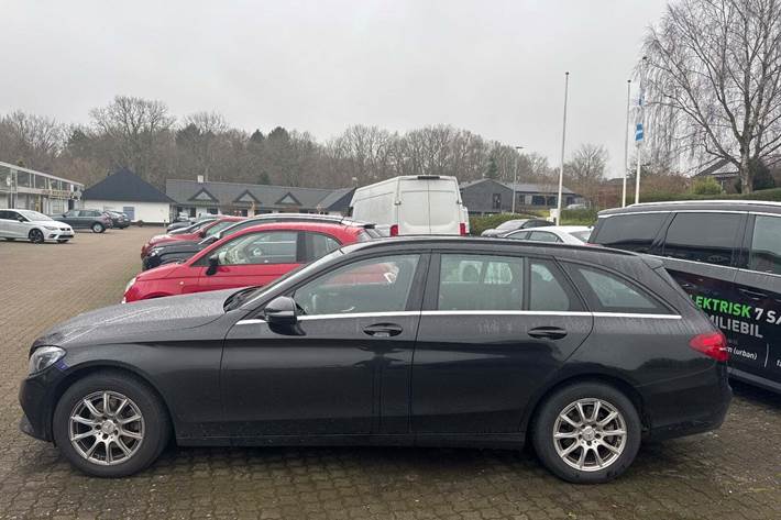 Sort Mercedes C220 d fra 2018