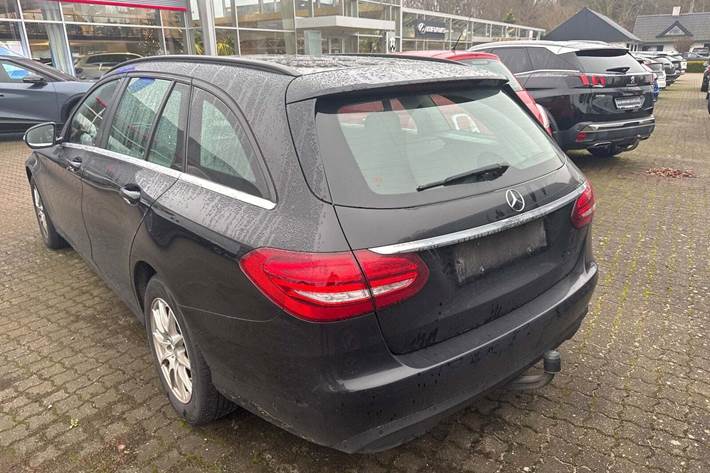 Sort Mercedes C220 d fra 2018