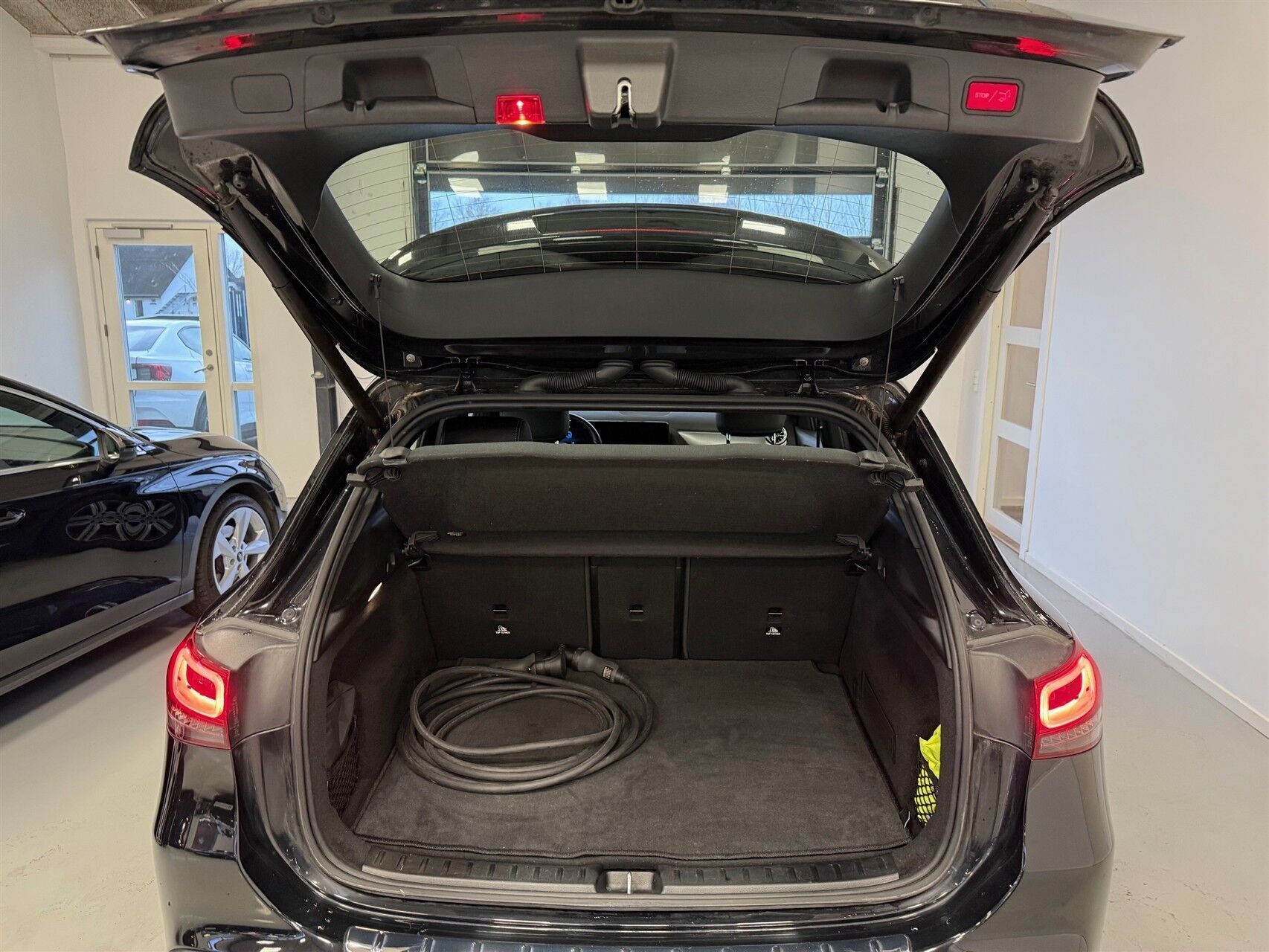 Sort Mercedes EQA 300 fra 2022