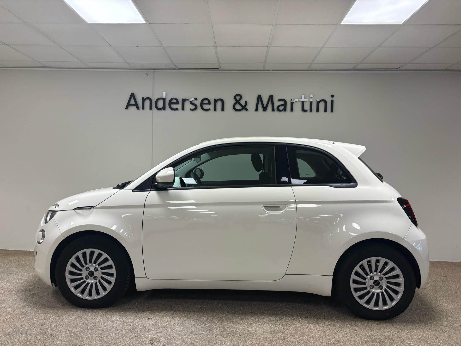 Hvid Fiat 500e fra 2023