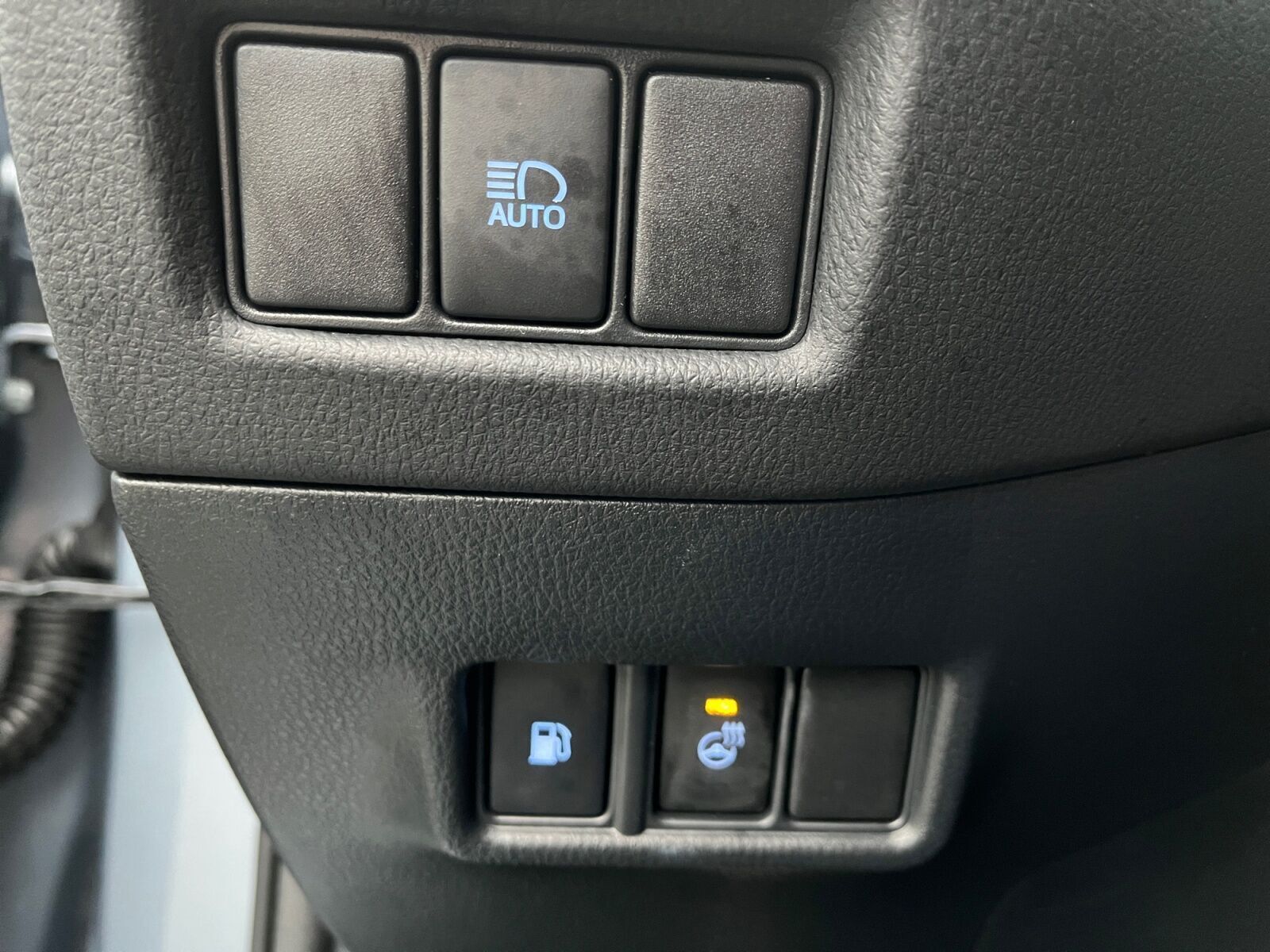 Grå Toyota C-HR fra 2022