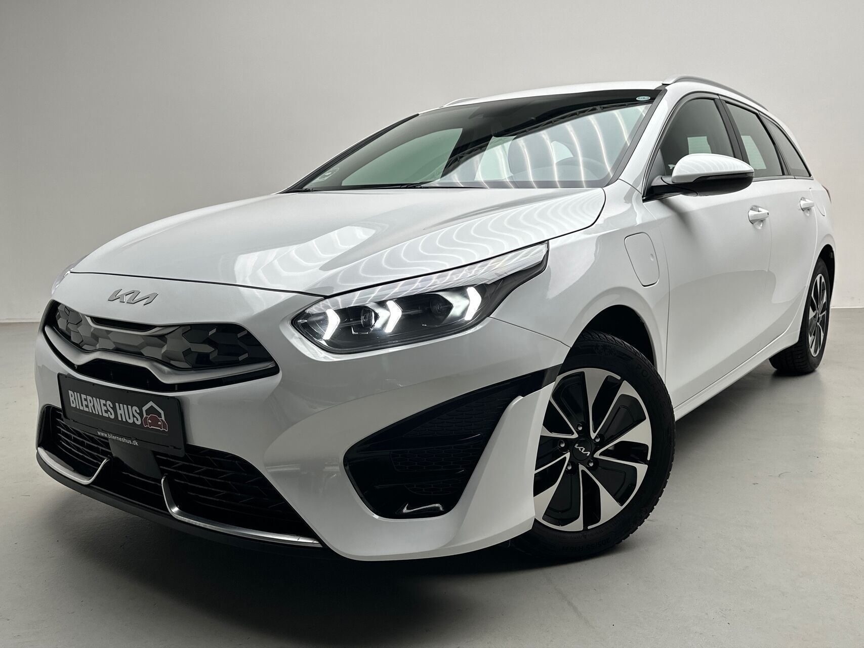 Hvid Kia Ceed fra 2023