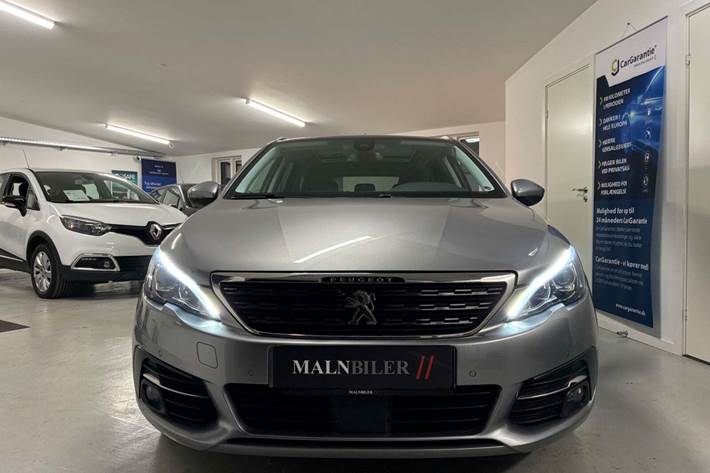 Grå Peugeot 308 fra 2019
