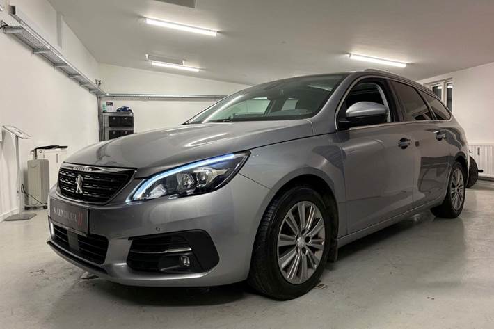 Grå Peugeot 308 fra 2019