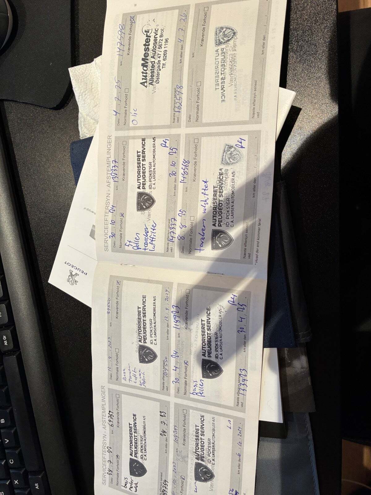 Grå Peugeot 308 fra 2019