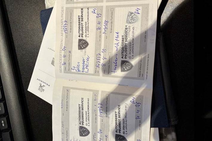 Grå Peugeot 308 fra 2019