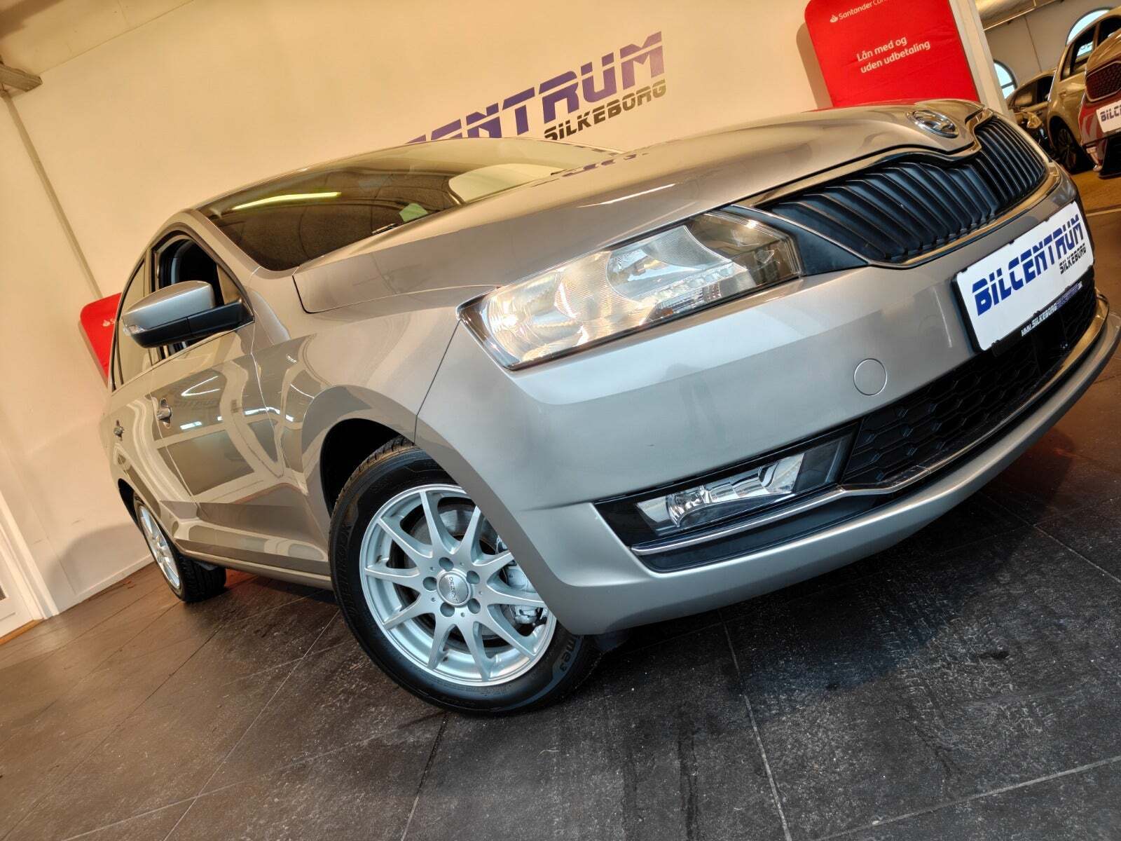 Orange Skoda Rapid fra 2018