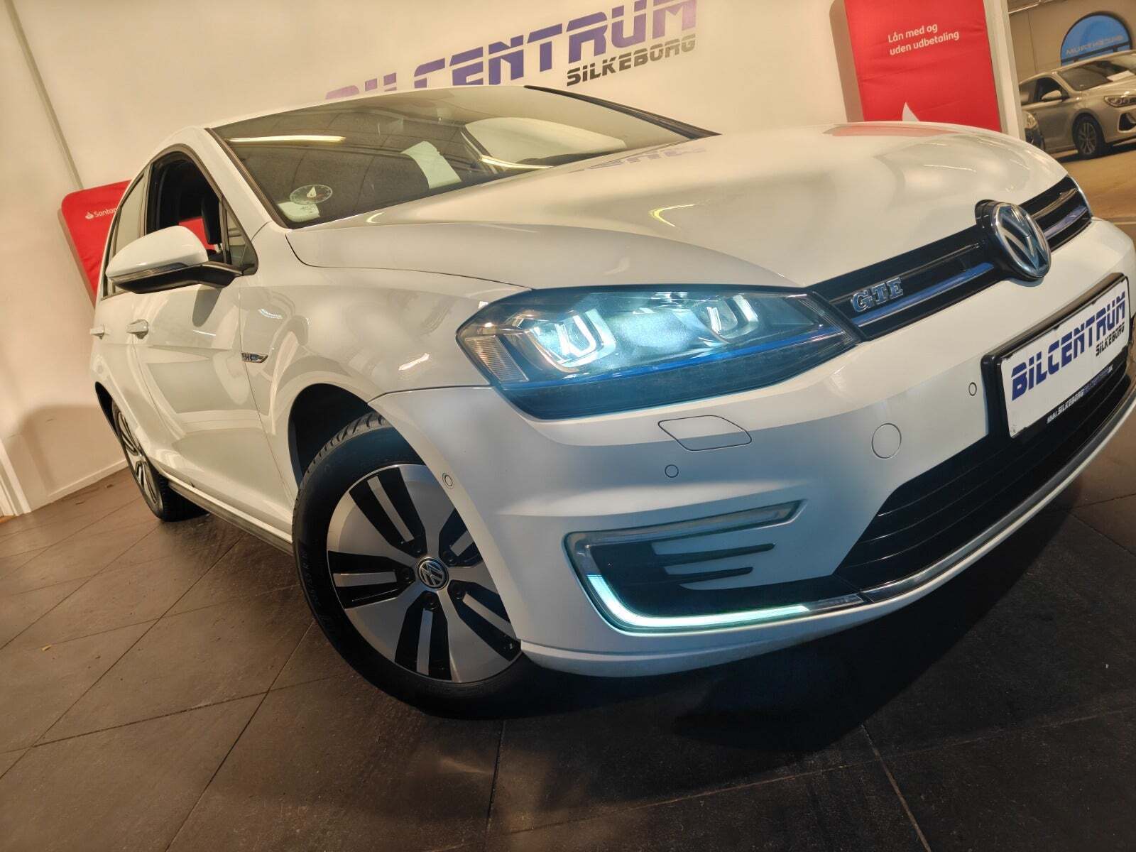 Hvid VW Golf VII fra 2015