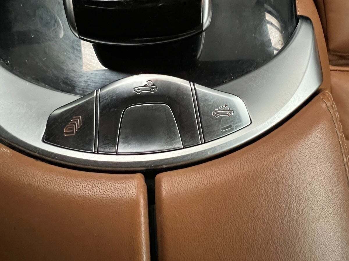 Sølv Mercedes C300 fra 2017