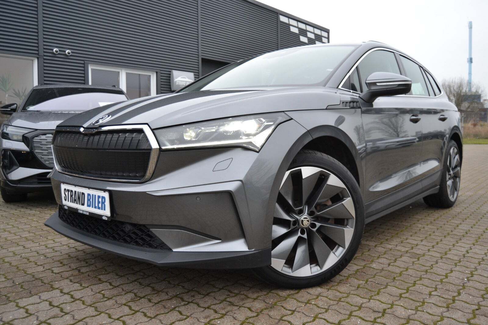 Grå Skoda Enyaq fra 2022