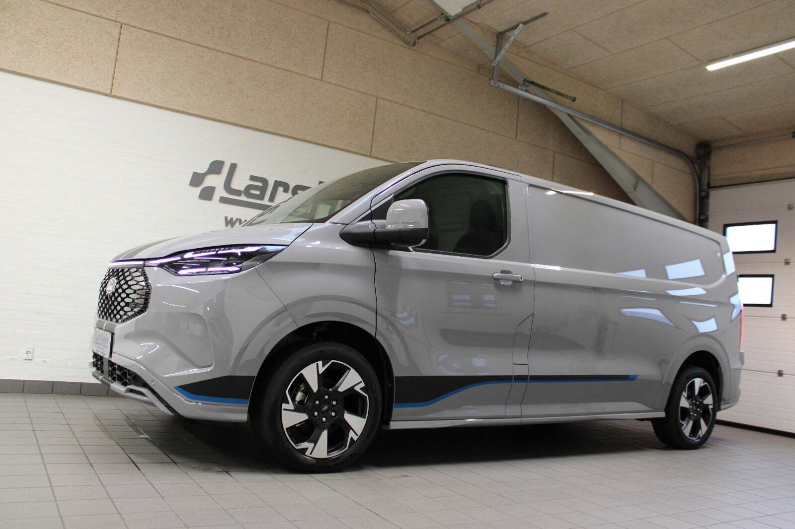 Ford E-Transit Custom 340L 64 Sport