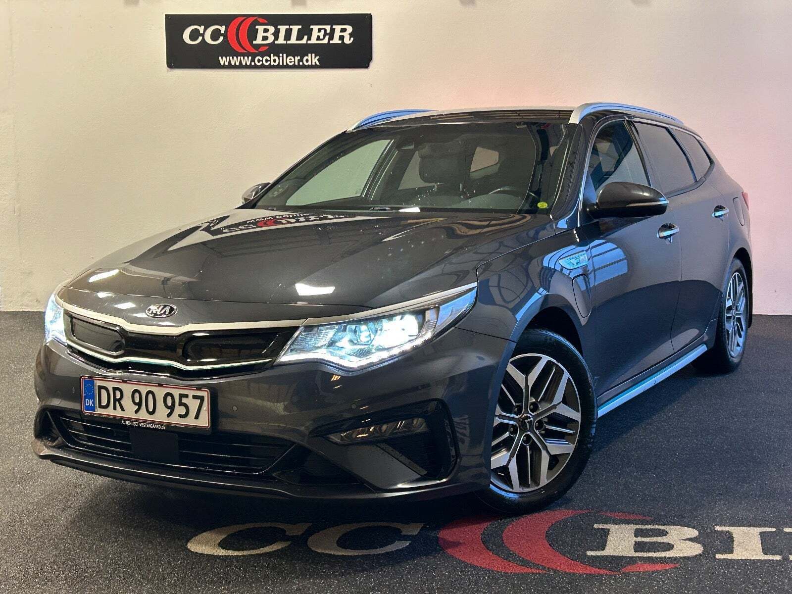 Grå Kia Optima fra 2020 set udefra