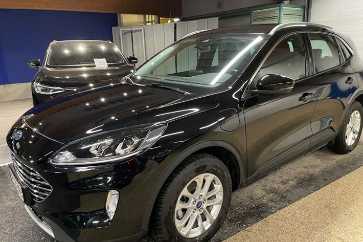 Sort Ford Kuga fra 2023 set udefra