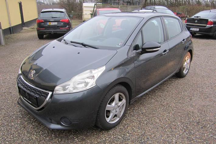 undefined Peugeot 208 fra 2012 set udefra