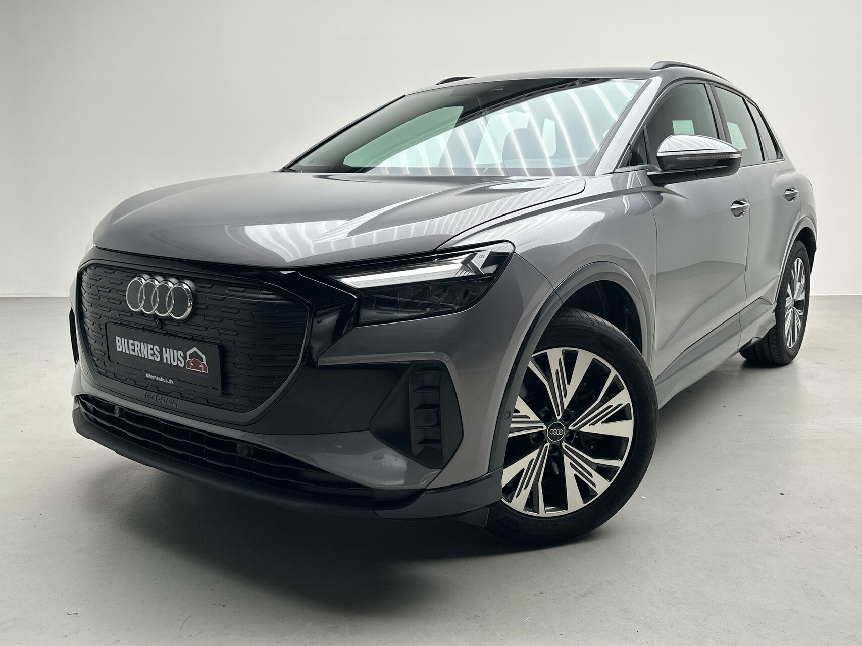 Grå Audi Q4 fra 2022